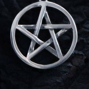 Wiccan Pentagram Halloween necklace 1.5in NWT chain included silver tone